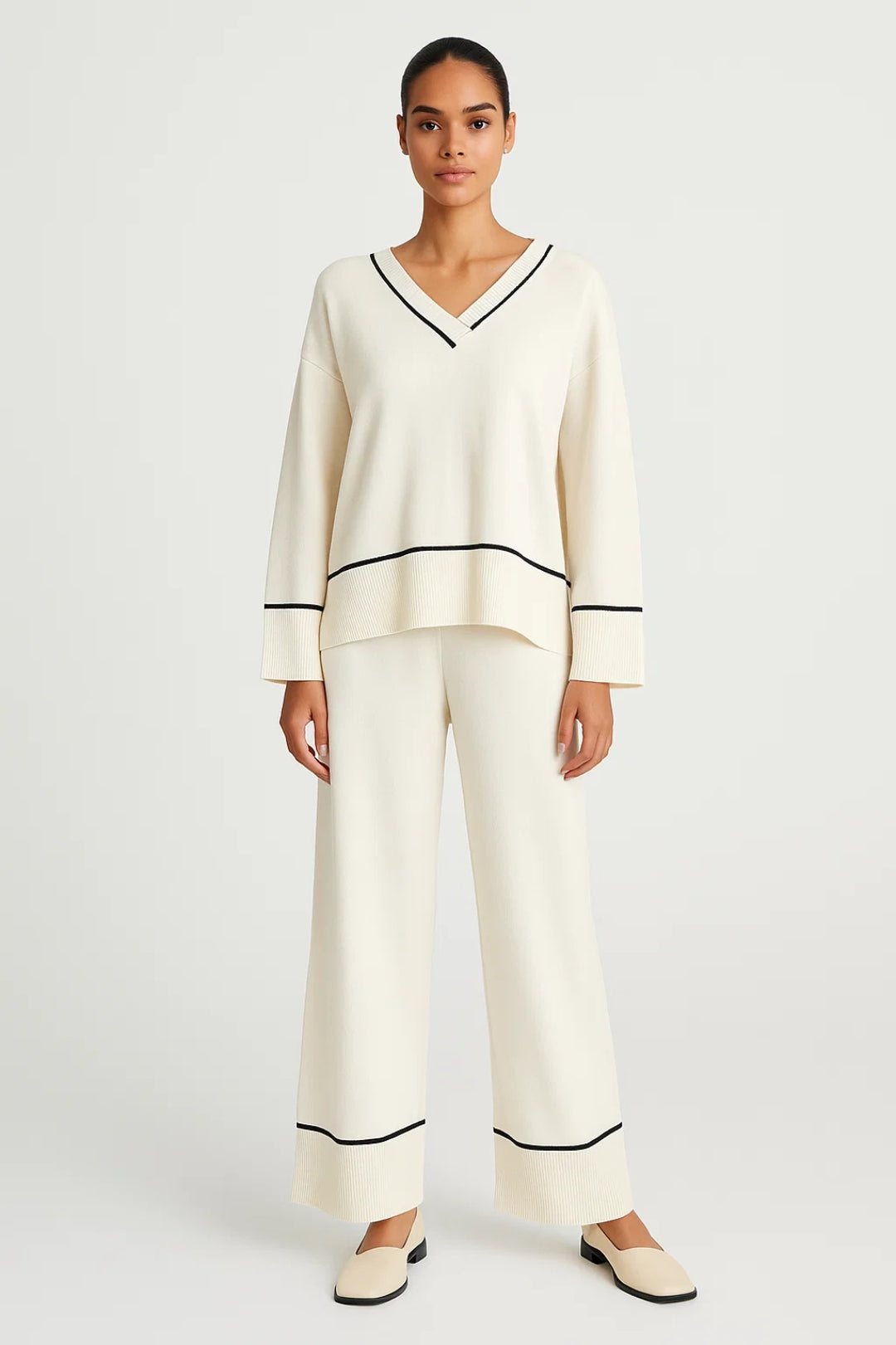 Loungewear Setti | Syvä V-kaula-aukko Kontrastiyksityiskohdilla | Rentoa Istuvuutta