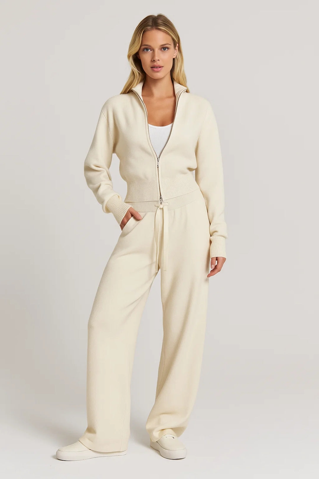 Loungewear Setti | Vetoketjullinen Paita ja Leveät Housut | Mukavuutta Sisälle ja Ulos