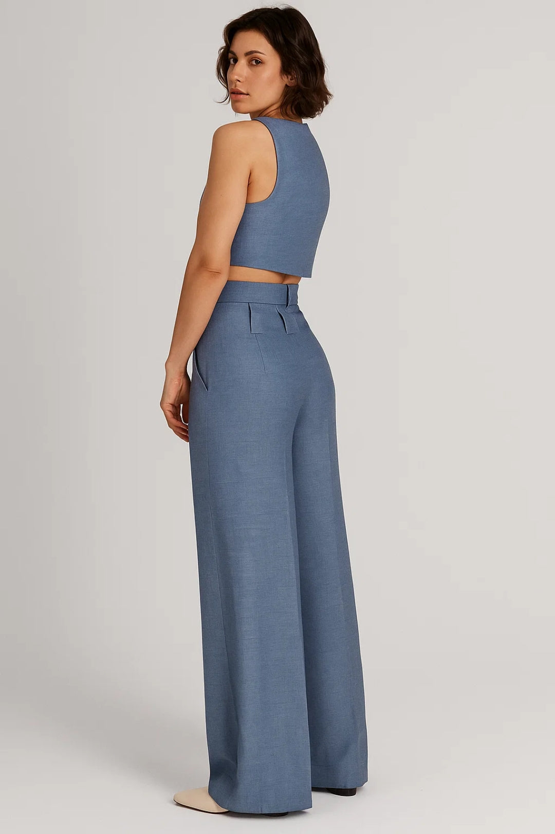 Kaksiosainen Setti Naisille | Hihaton Kietaisutoppi ja Housut D-Renkaalla | Moderni ja Yksinkertainen